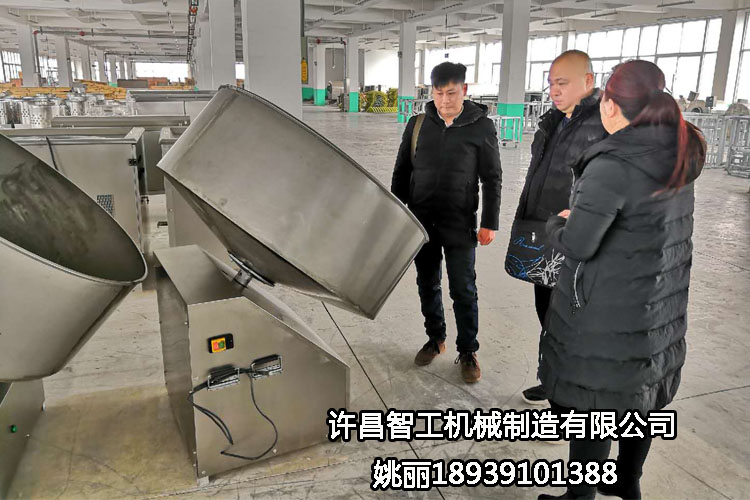 鄭州月旺食品李總一行兩人來(lái)到許昌智工再次采購湯圓機
