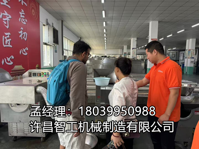 加拿大客戶蒞臨考察電磁炒貨機(jī)